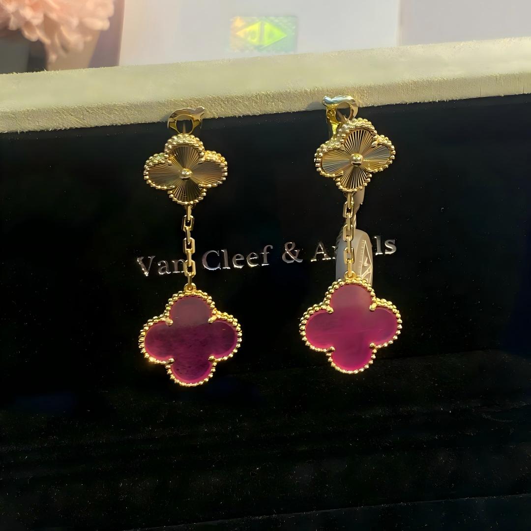 [Kincade] NUEVOS PENDIENTES DE ESMALTE ROSA CON 2 MOTIVOS DE TRÉBOL