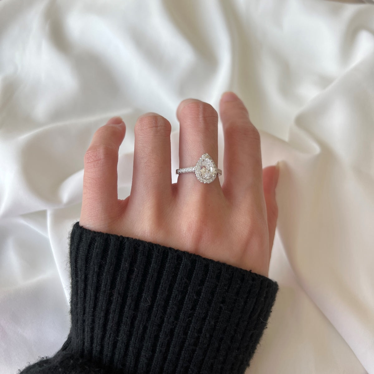 [Kincade Jewelrys]1.0 Carat Luxurious Resplendent Water Drop Shape Wedding Ring