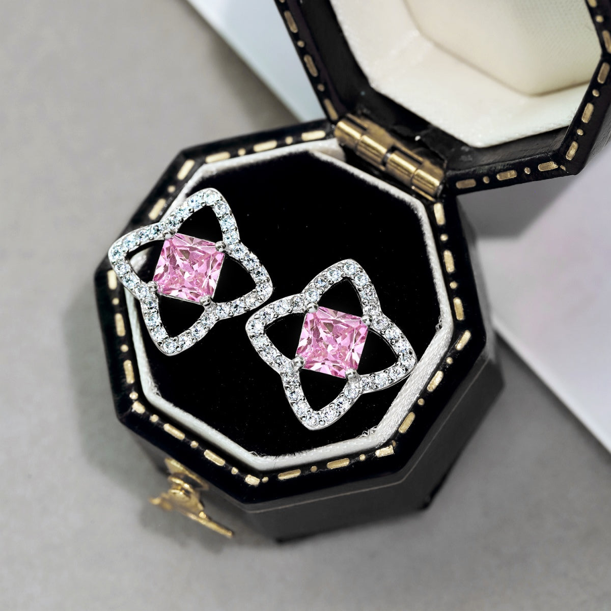 [Kincade]Elegant Star Shape Princess Cut Daily Earrings