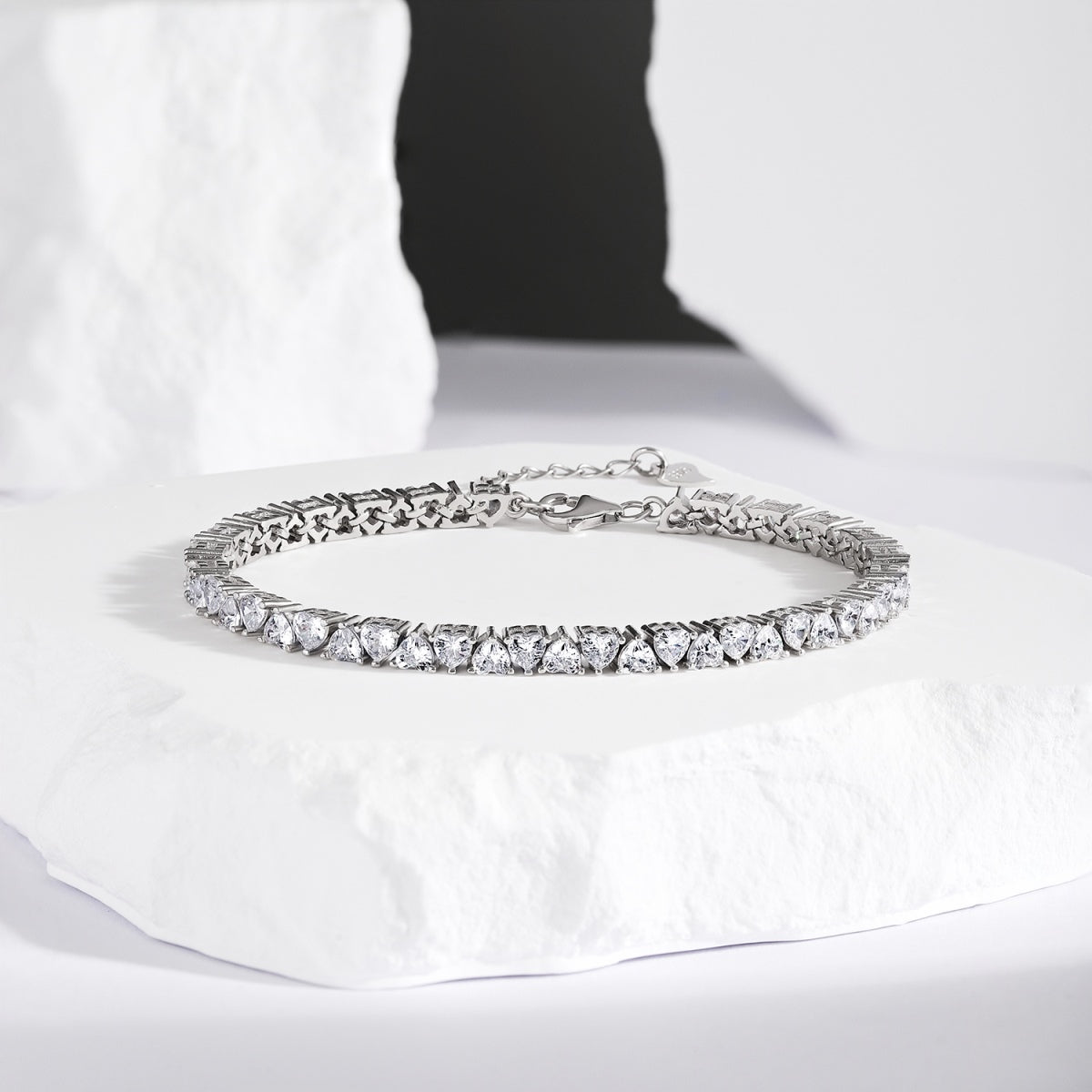 [Kincade]Dazzling Romantic Heart Shape Lover Bracelet