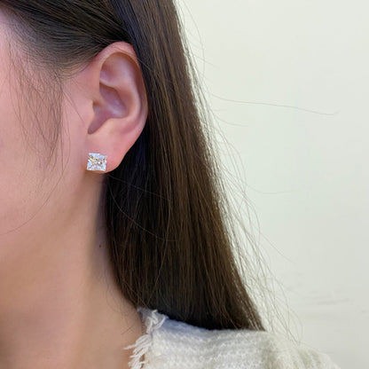 [Kincade]Stylish Shiny Square Center Stone Stud Earrings