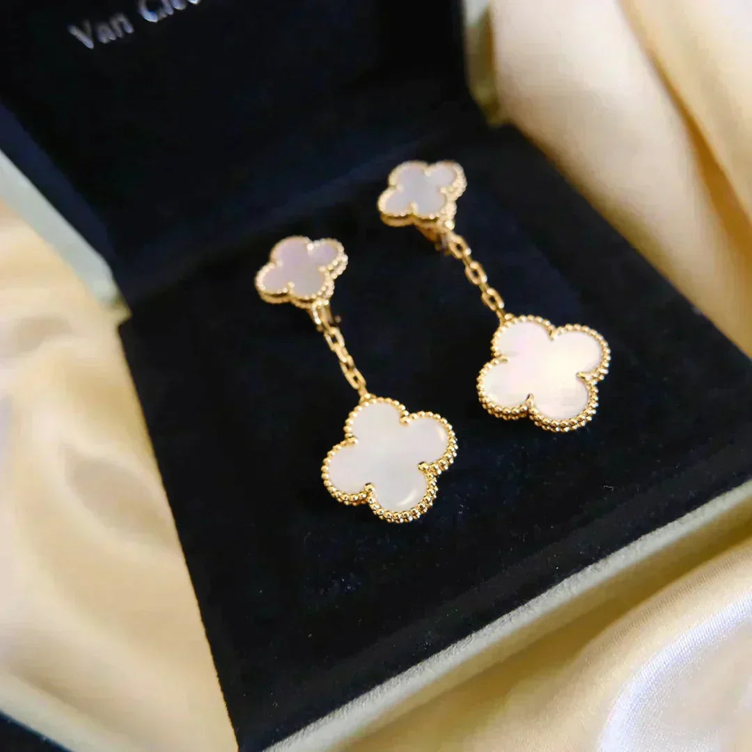 [Kincade Jewelrys]CLOVER 2 MOTIF WHITE MOP EARRINGS
