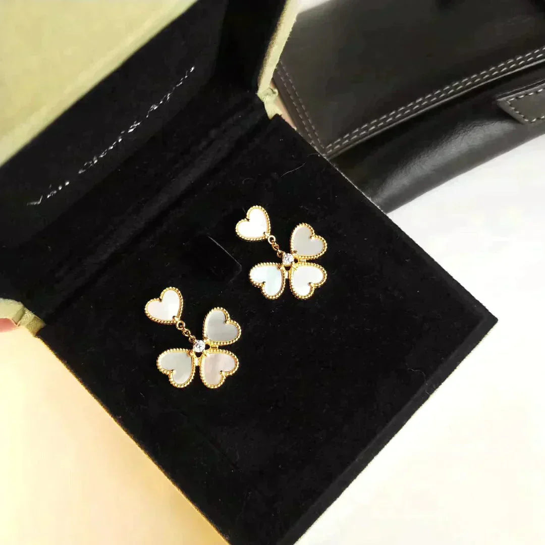 [Kincade Jewelrys]CLOVER SWEET WHITE MOP EARRINGS