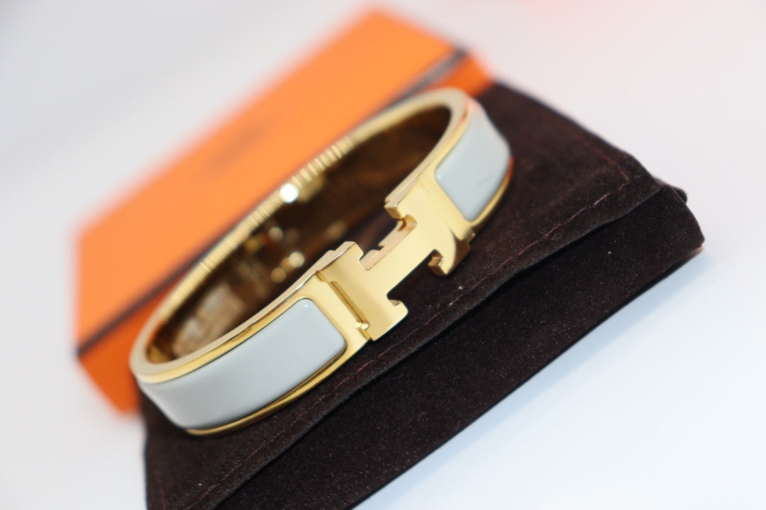 [Kincade Jewelrys]H LIGHT BLUE BRACELET