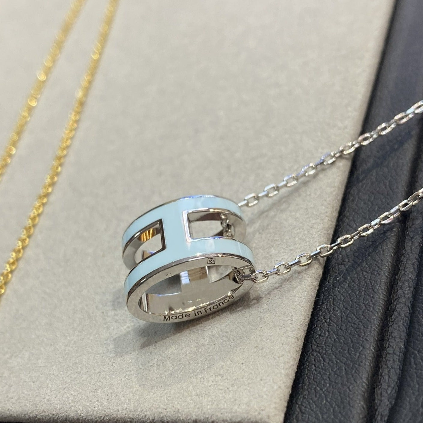 [Kincade Jewelrys]POP H LIGHT BLUE NECKLACE