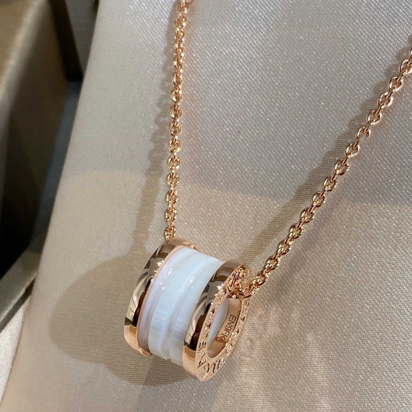 [Kincade Jewelrys]ZERO 1 WHITE CERAMIC PINK GOLD NECKLACE