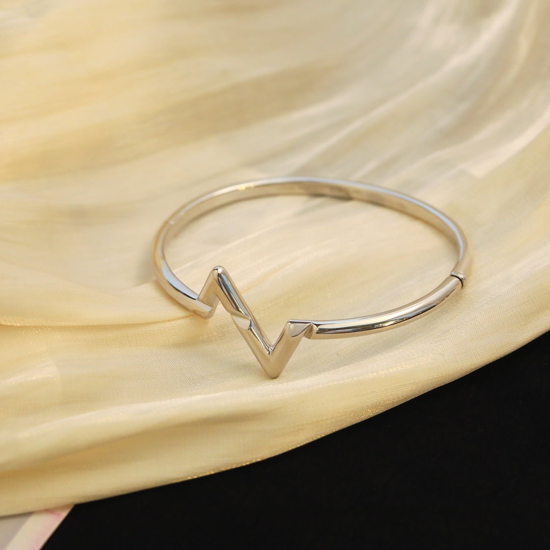 [Kincade Jewelrys]VOLTE UPSITE DOWN BRACELET