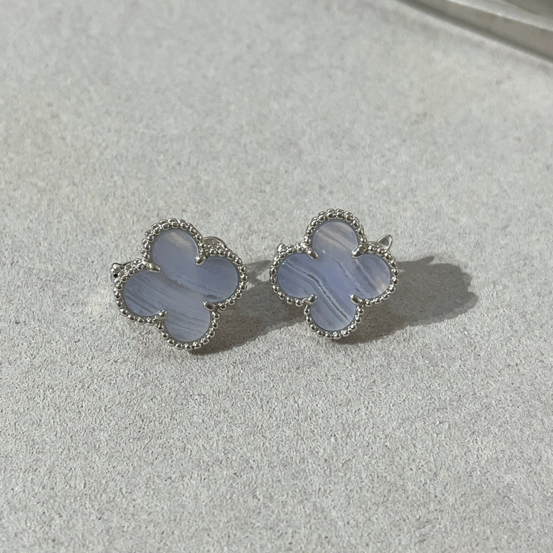 [Kincade Jewelrys]CLOVER CHALCEDONY SILVER STUD EARRINGS