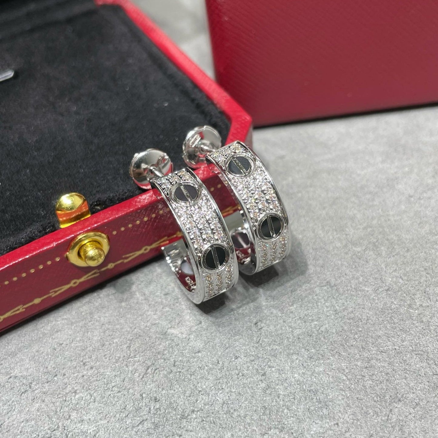 [Kincade Jewelrys]LOVE CERAMIC DIAMOND PAVED SILVER EARRINGS