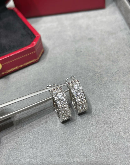 [Kincade Jewelrys]LOVE 5.5MM DIAMOND PAVED EARRINGS