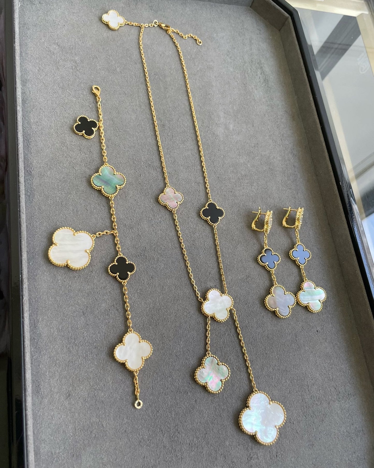 [Kincade Jewelrys]CLOVER 3 MOTIF MOP ONYX DARK MOP PINK GOLD EARRINGS