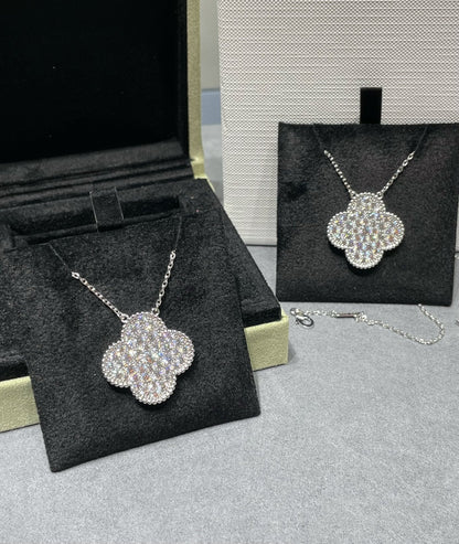 [Kincade Jewelrys]CLOVER 25MM LARGE PENDANT DIAMOND PAVED SILVER NECKLACE