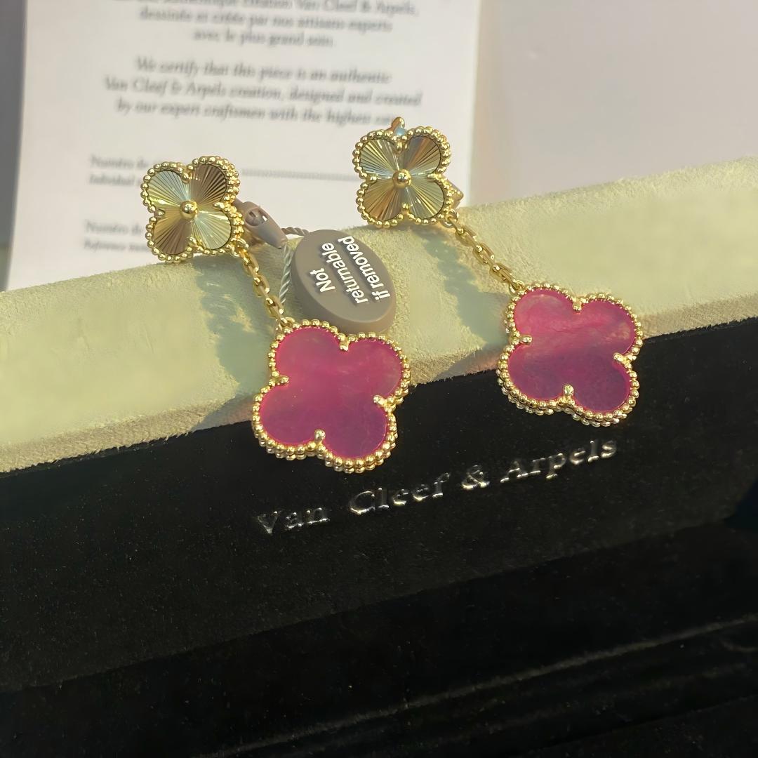 [Kincade] NUEVOS PENDIENTES DE ESMALTE ROSA CON 2 MOTIVOS DE TRÉBOL