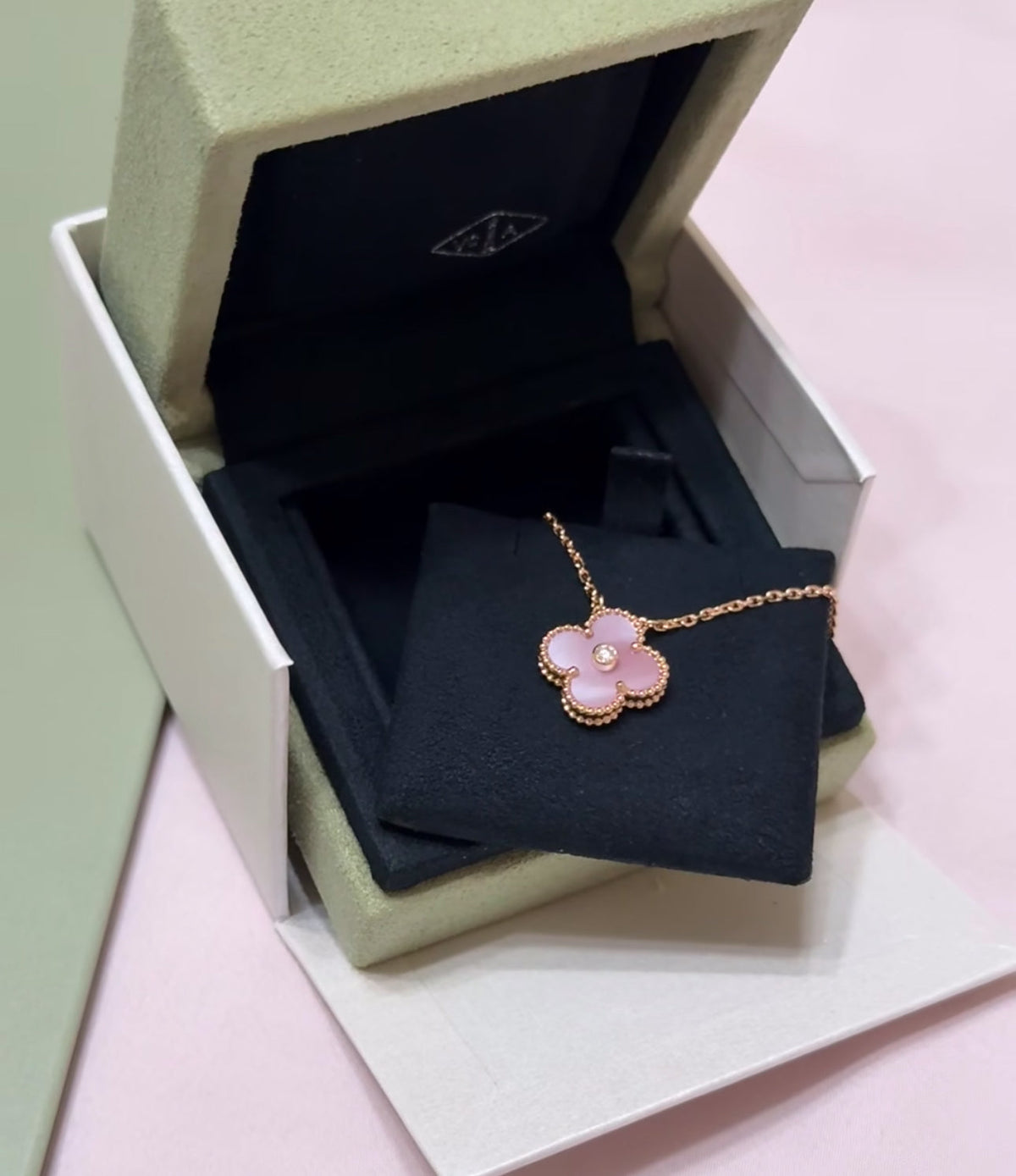[Kincade]2025 COLLAR TRÉBOL DE NAVIDAD 15MM DIAMANTE RHODONITA