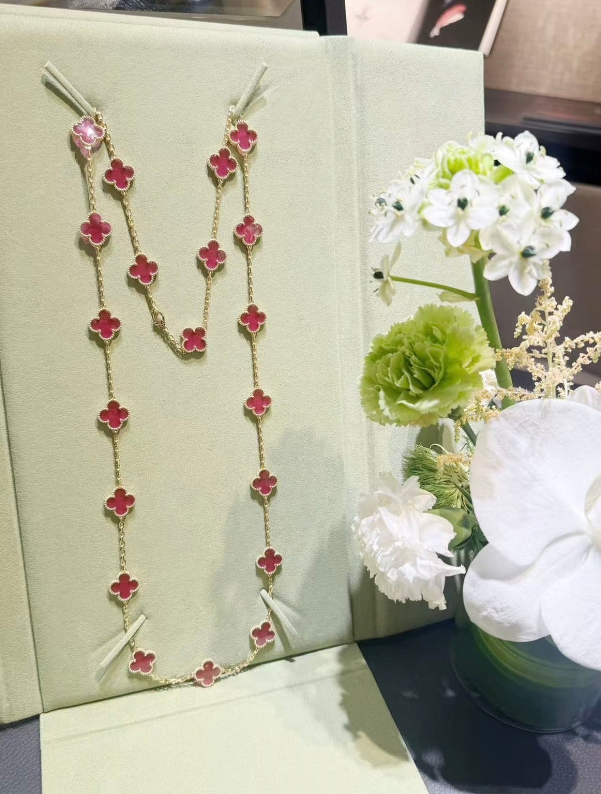 [Kincade]COLLAR CLOVER DE 20 MOTIVOS EN ESMALTE ROSA