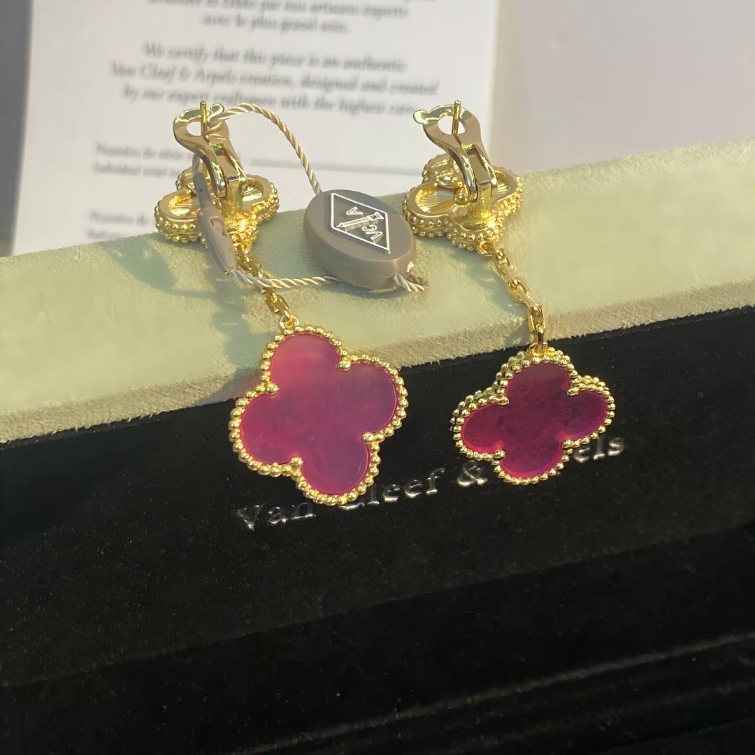 [Kincade] NUEVOS PENDIENTES DE ESMALTE ROSA CON 2 MOTIVOS DE TRÉBOL