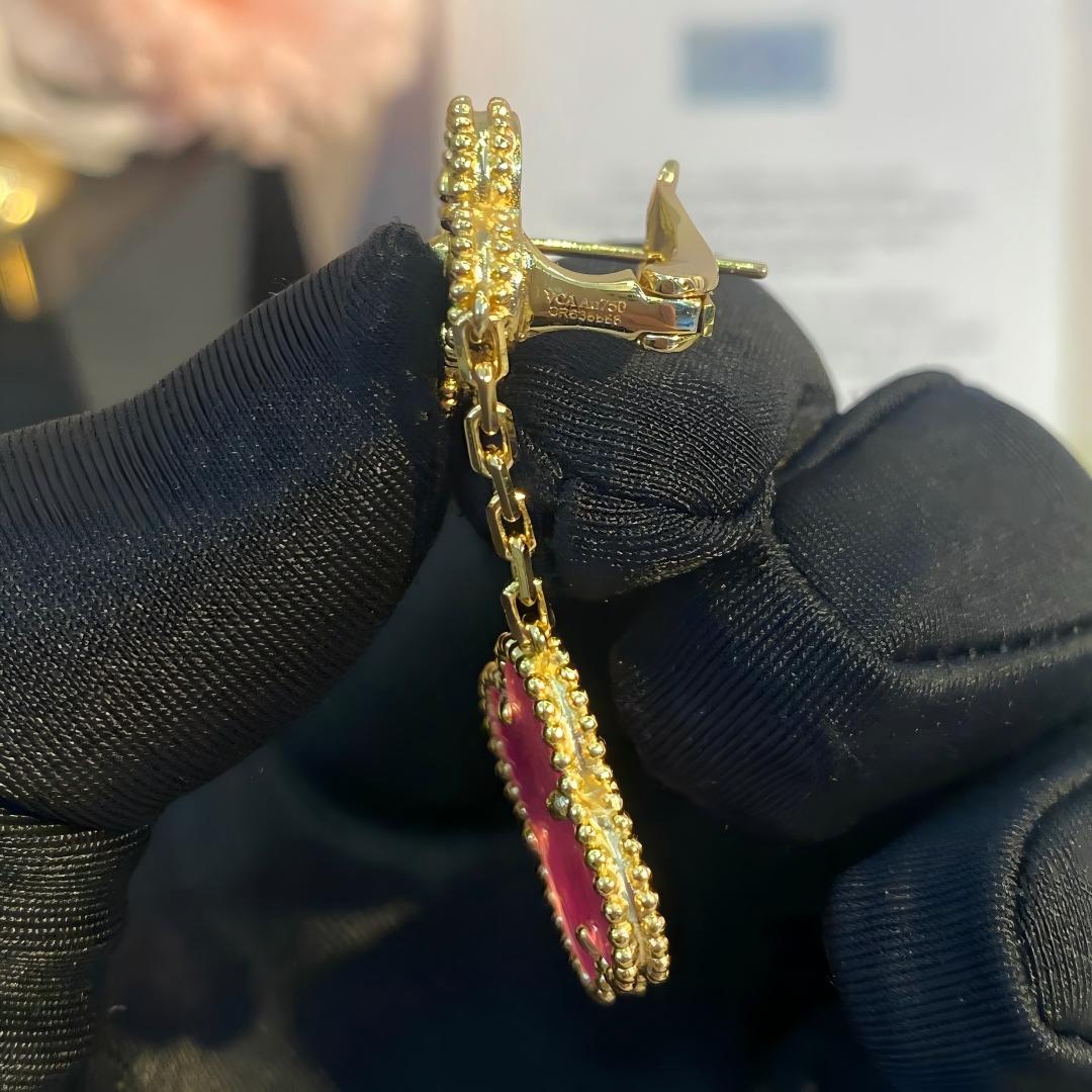[Kincade] NUEVOS PENDIENTES DE ESMALTE ROSA CON 2 MOTIVOS DE TRÉBOL