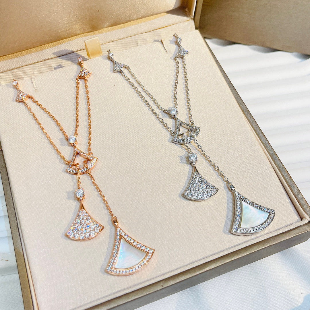 [Kincade] COLLAR DREAM DE MADREPERLA BLANCA Y DIAMANTES EN COMPLETO