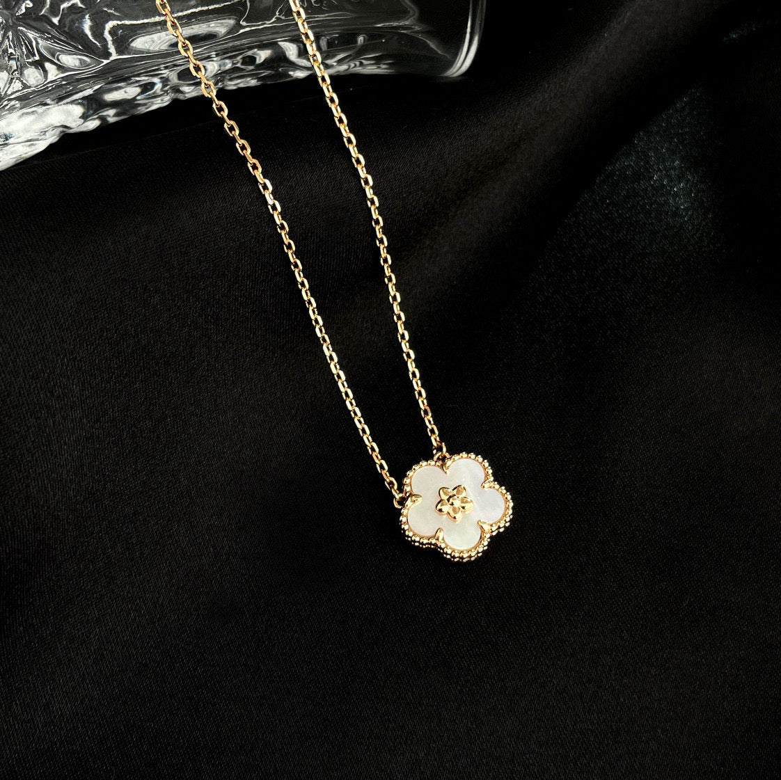 [Kincade Jewelrys]LUCKY  WHITE MOP  PLUM BLOSSOM NECKLACE