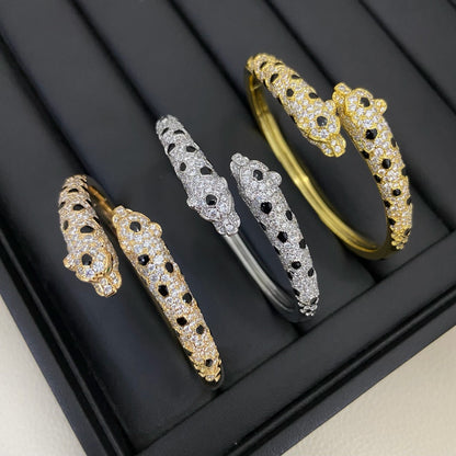 [Kincade]PANTHERE DOUBLE HEADED HALF DIAMOND OPEN BRACELET