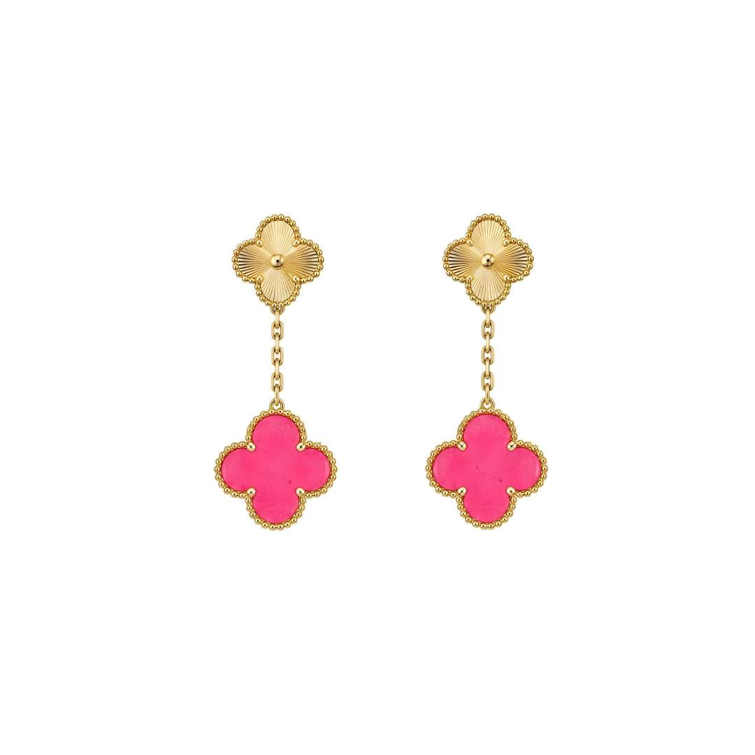[Kincade] NUEVOS PENDIENTES DE ESMALTE ROSA CON 2 MOTIVOS DE TRÉBOL