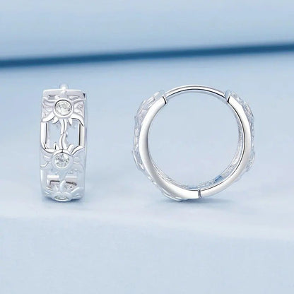 Pendientes de aro de amor infinito chapados en oro blanco Pendientes de cartílago ligeros