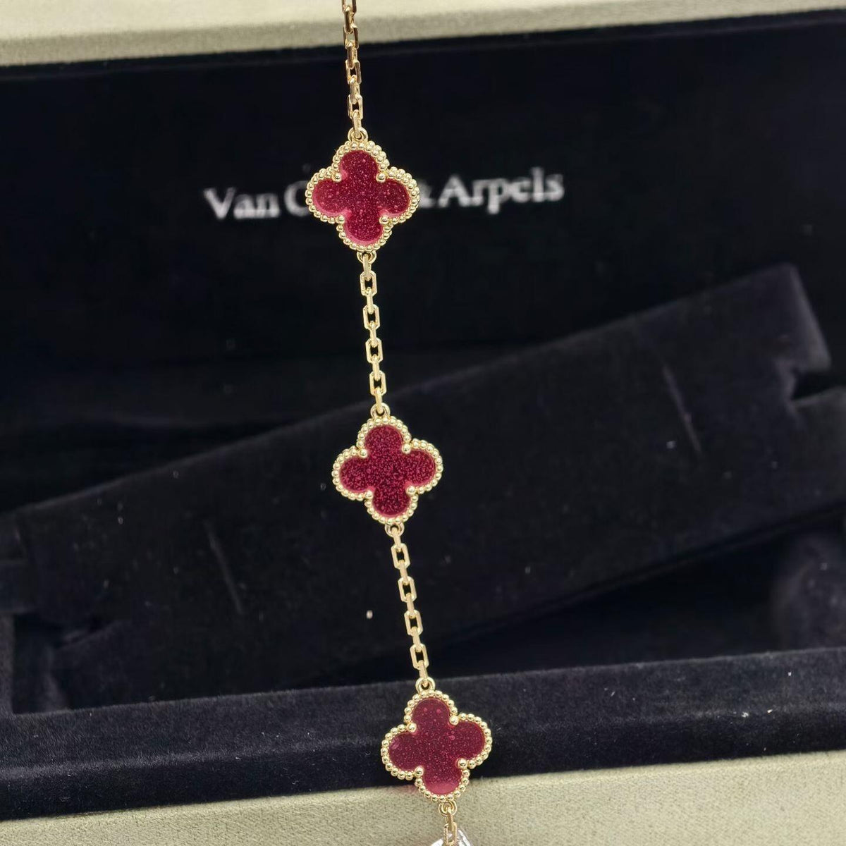 [Kincade]CLOVER 5 MOTIFS PINK ENAMEL BRACELET