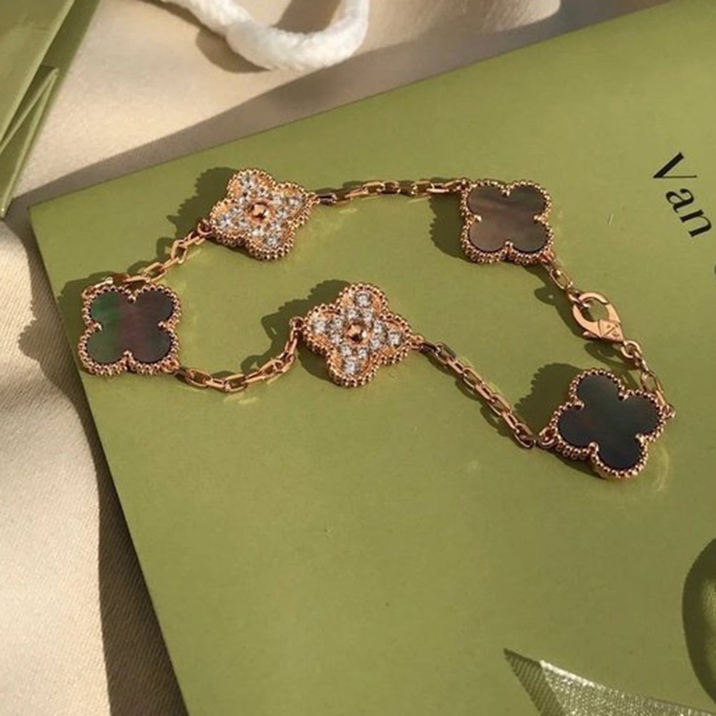 [Kincade Jewelrys]CLOVER 5 MOTIF GRAY MOP DIAMOND BRACELET